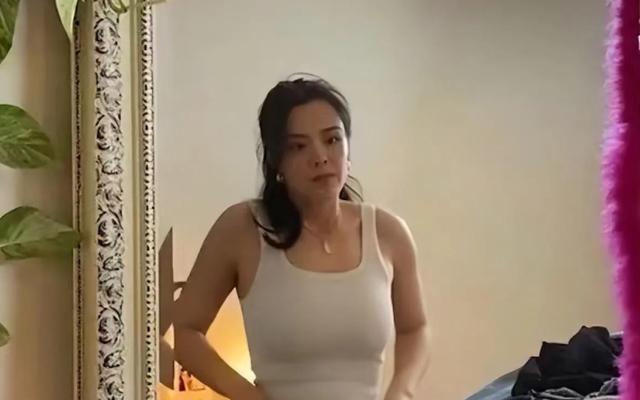 钟丽缇女儿太疯狂，演唱会现场当众换衣服，久居国外难团圆