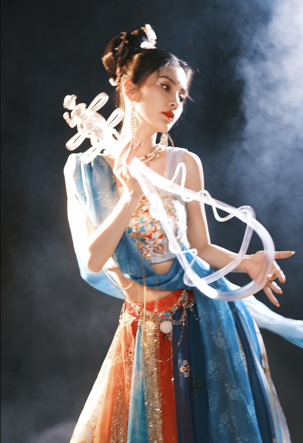 惊为天人！看到杨颖飞天造型，我直呼：这真是10分钟拍出来的吗