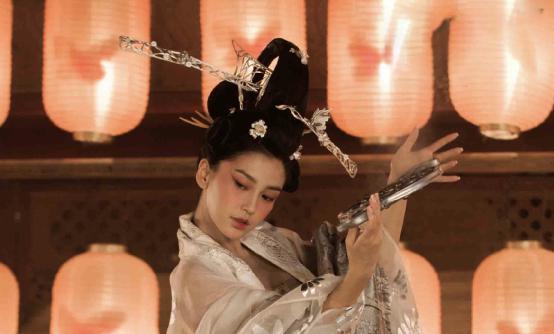 惊为天人！看到杨颖飞天造型，我直呼：这真是10分钟拍出来的吗