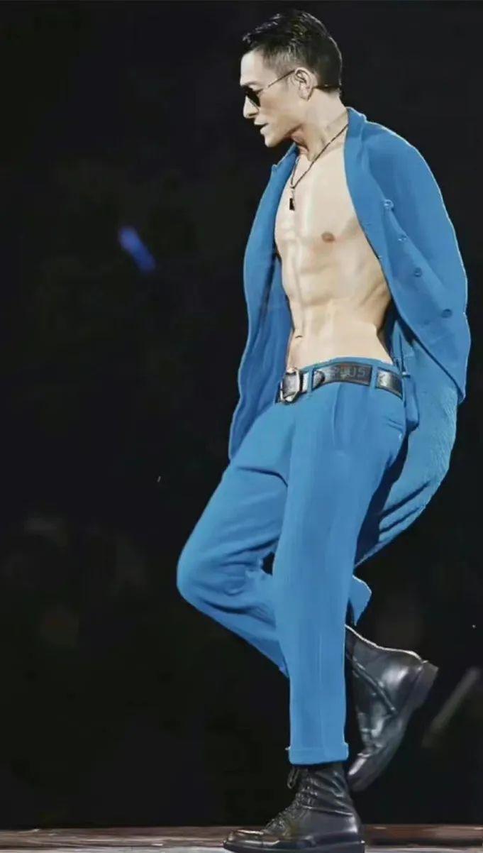 千年一遇的男菩萨就是他，支持男明星们向他学习卷起来！