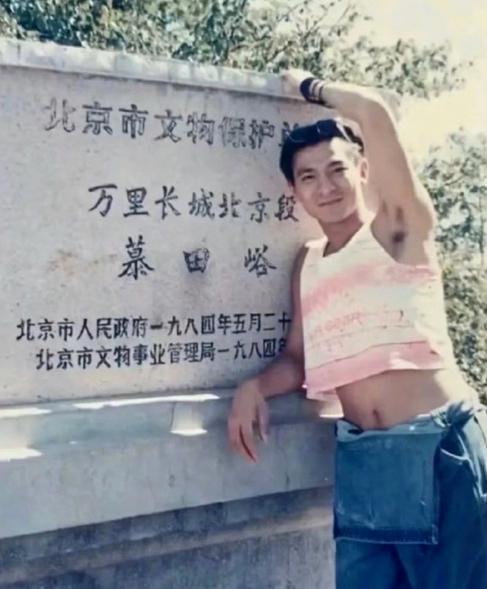 千年一遇的男菩萨就是他，支持男明星们向他学习卷起来！