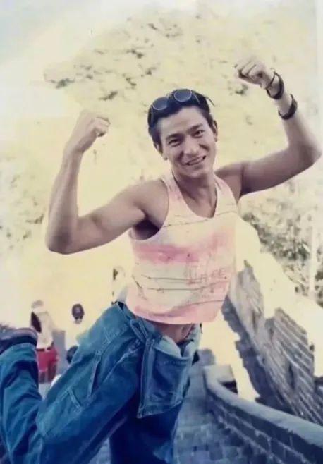千年一遇的男菩萨就是他，支持男明星们向他学习卷起来！