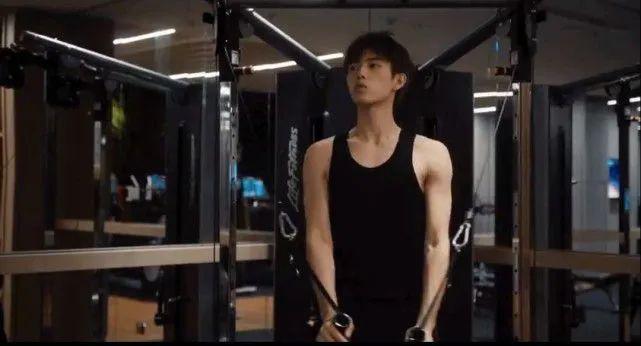 千年一遇的男菩萨就是他，支持男明星们向他学习卷起来！