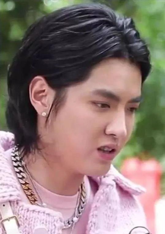 千年一遇的男菩萨就是他，支持男明星们向他学习卷起来！