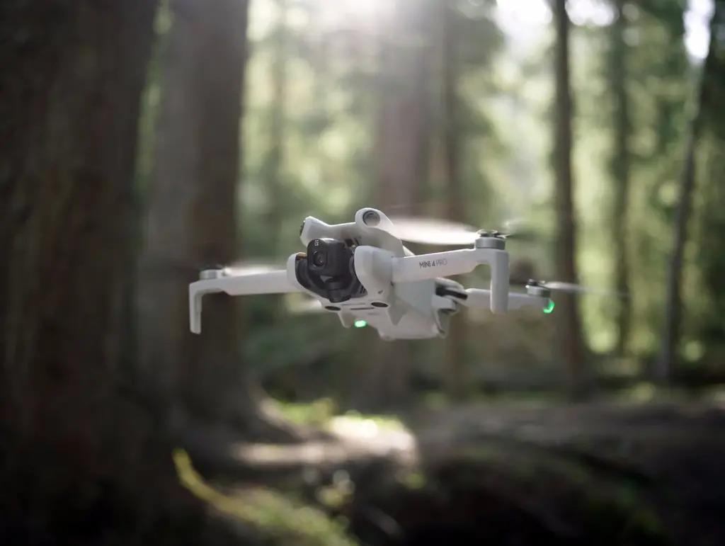 大疆 Mini 4 Pro 无人机高清渲染图曝光