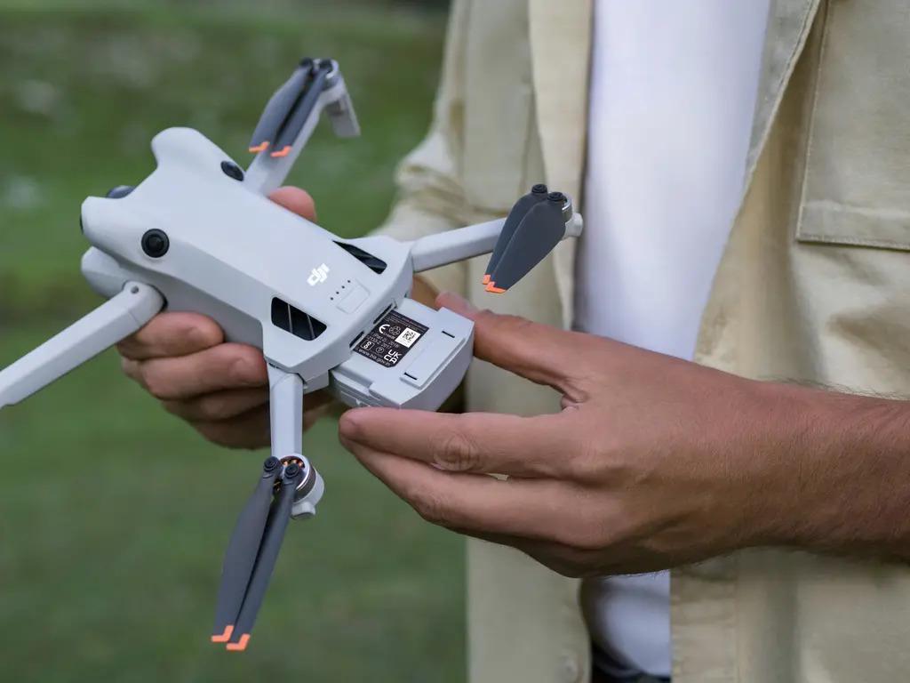 大疆 Mini 4 Pro 无人机高清渲染图曝光