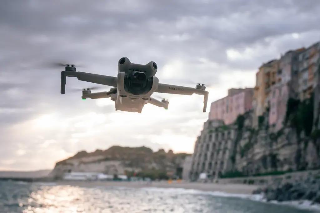 大疆 Mini 4 Pro 无人机高清渲染图曝光