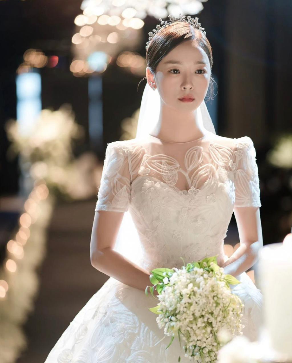 被年下男暗恋7年，实力派女演员接受心意后与其闪婚！