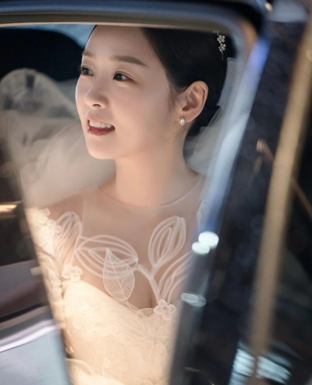 被年下男暗恋7年，实力派女演员接受心意后与其闪婚！