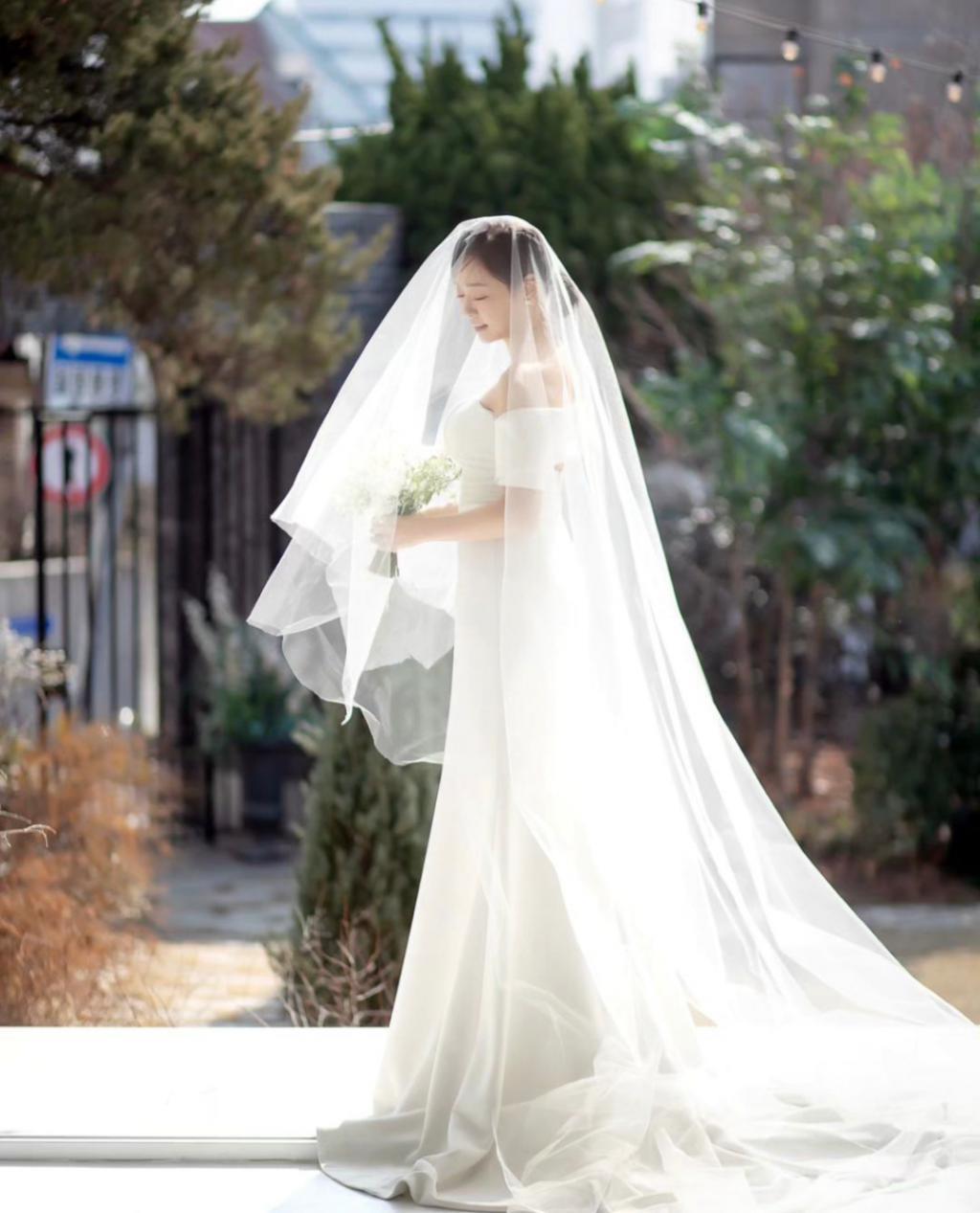 被年下男暗恋7年，实力派女演员接受心意后与其闪婚！