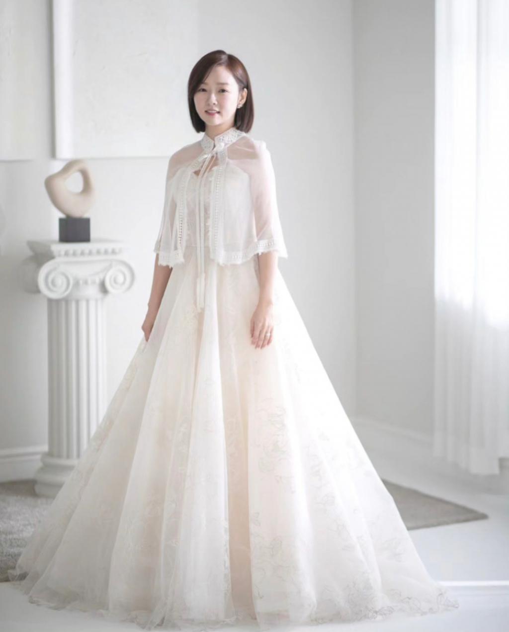 被年下男暗恋7年，实力派女演员接受心意后与其闪婚！