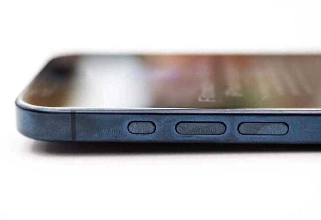 首批iPhone 15已发货，第三方价格波动大，iOS 17和边框变色引关注