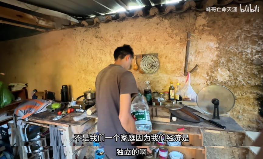 全网围观这对男女，太炸裂了