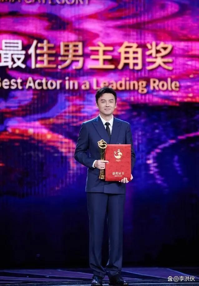 雷佳音偷税漏税不攻自破，喜提金熊猫最佳男演员奖，官方给他正名