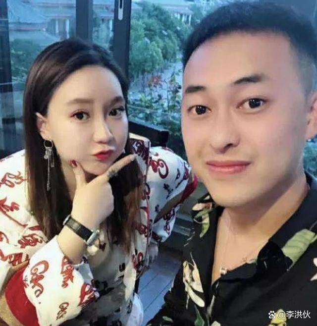 刘大美人结婚不忘割韭菜，六百多的手机卖888元赚600多万