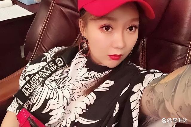 刘大美人结婚不忘割韭菜，六百多的手机卖888元赚600多万