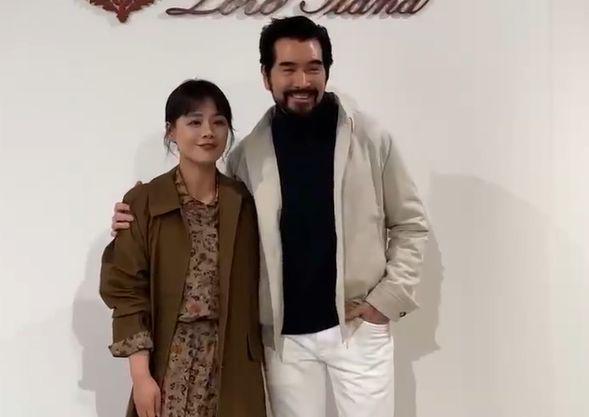 费翔现身米兰，与马思纯同框合照，小马眼神好似迷妹！