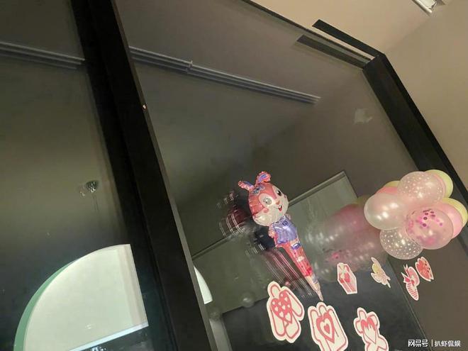 董子健晒合照为女儿庆生，孙怡忙事业未发声