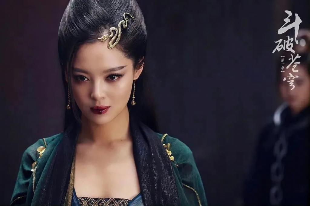 还记得《如懿传》里的嘉妃辛芷蕾吗？她去花少5了