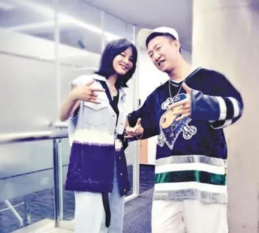 还记得《如懿传》里的嘉妃辛芷蕾吗？她去花少5了