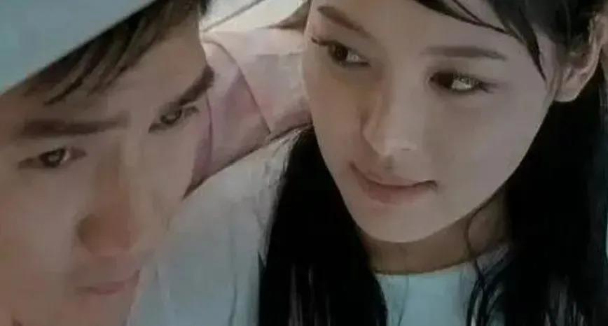 还记得《如懿传》里的嘉妃辛芷蕾吗？她去花少5了