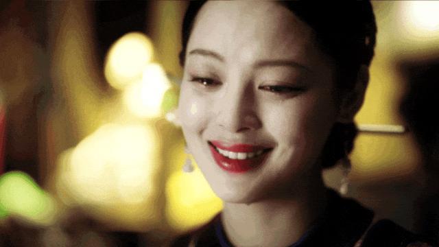 还记得《如懿传》里的嘉妃辛芷蕾吗？她去花少5了
