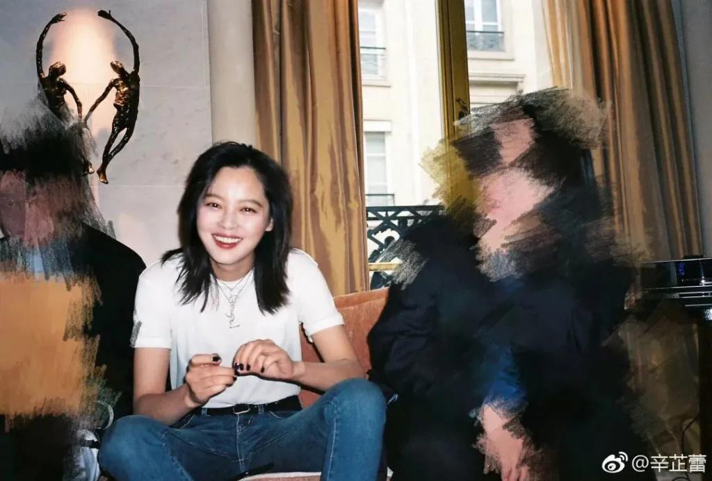 还记得《如懿传》里的嘉妃辛芷蕾吗？她去花少5了