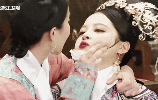 还记得《如懿传》里的嘉妃辛芷蕾吗？她去花少5了