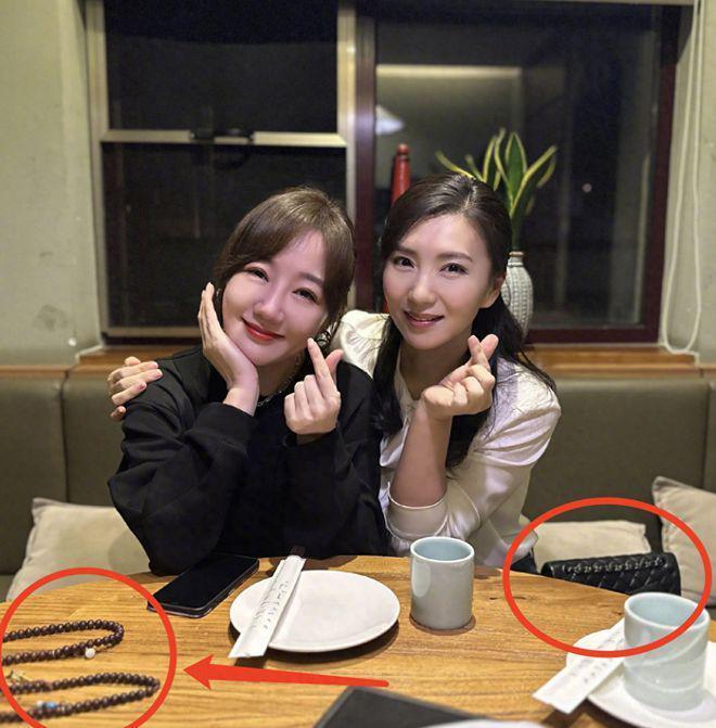 梦回《粉红女郎》!薛佳凝45岁仍单身,佛珠随身带变佛系