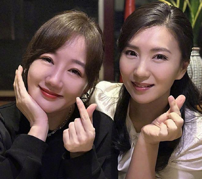 梦回《粉红女郎》!薛佳凝45岁仍单身,佛珠随身带变佛系