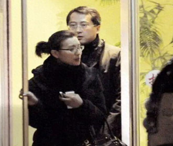 梦回《粉红女郎》!薛佳凝45岁仍单身,佛珠随身带变佛系