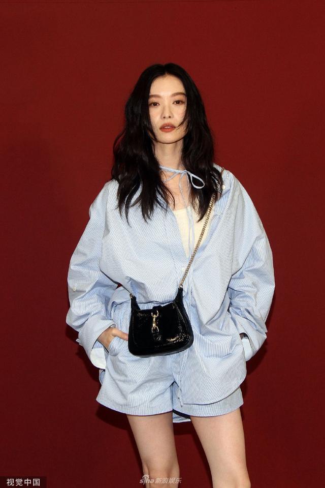 梦回《宸汐缘》！倪妮张震米兰时装周看秀同框合影