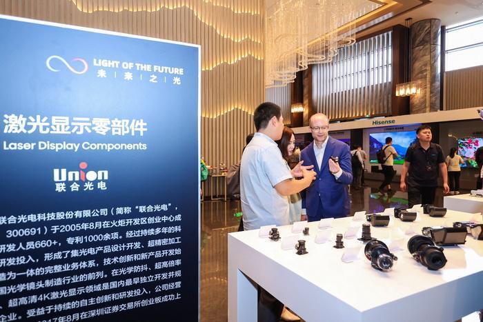 车窗不仅可以导航还能看电影？海信激光显示技术又放大招