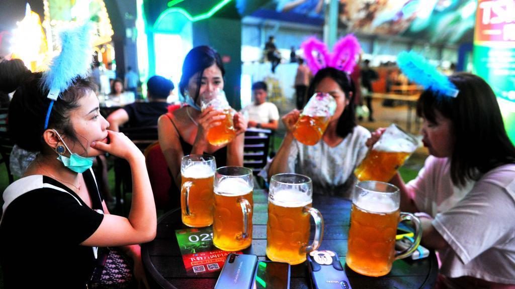 海伦司挣扎求生