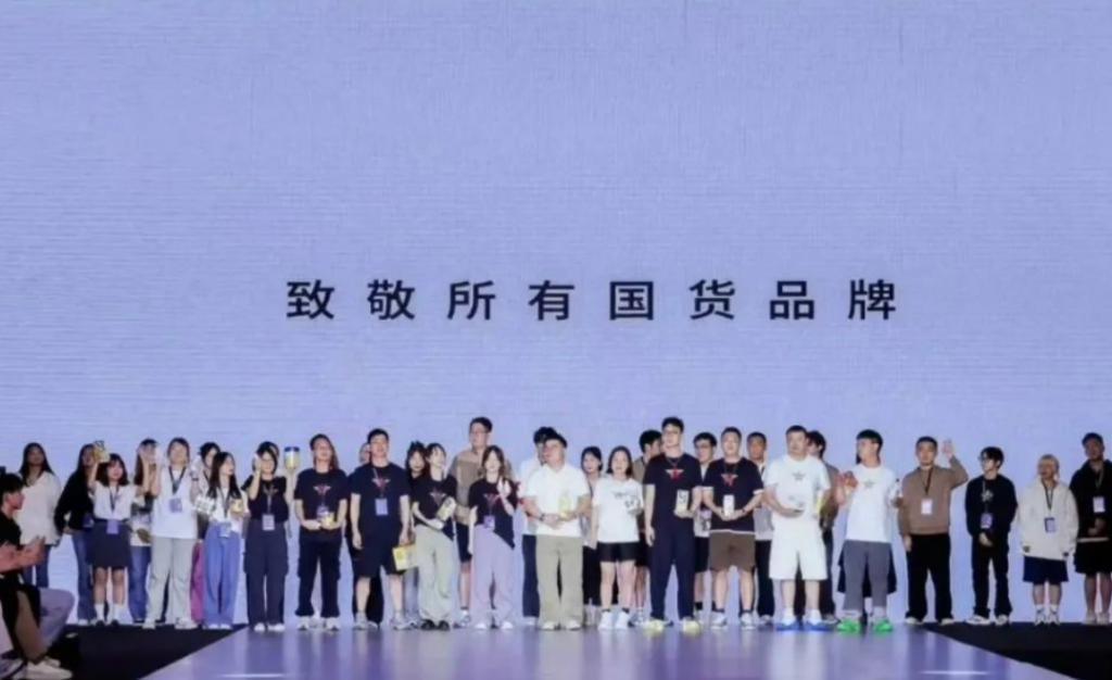 感谢李佳琦，捧红了她