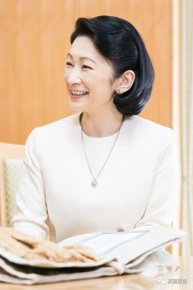 日本天皇独生女恋情曝光？神秘男友高大帅气，游乐场秘密约会超甜蜜