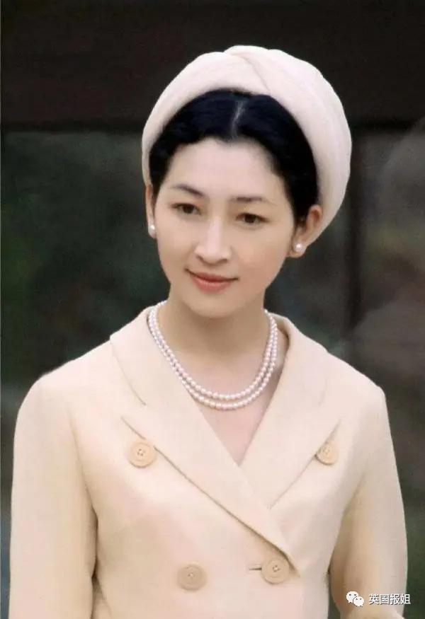 日本天皇独生女恋情曝光？神秘男友高大帅气，游乐场秘密约会超甜蜜