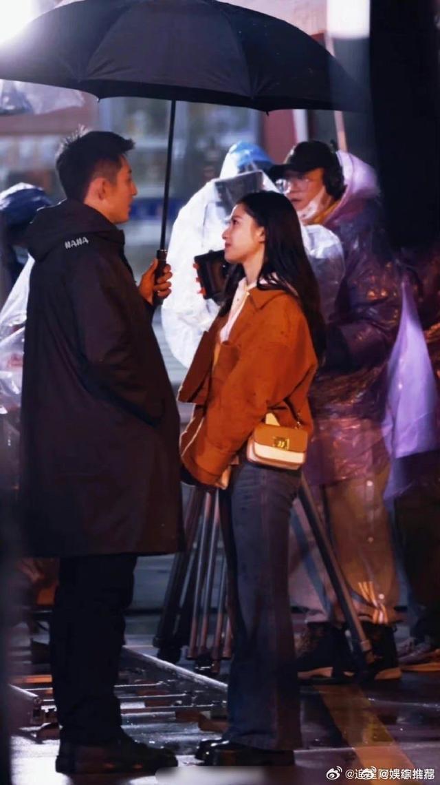 钢铁直男！《他从火光中走来》花絮 张婧仪让黄景瑜温柔点