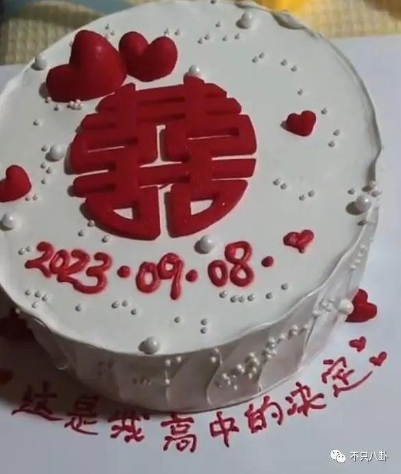 这么喜欢混粉圈，难道粉丝也是他俩恋爱play的一环吗？