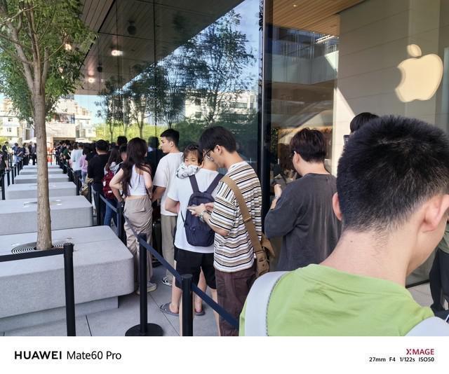iPhone 15 Pro首销上手：蹲到半夜才捡到漏，纯大冤种？