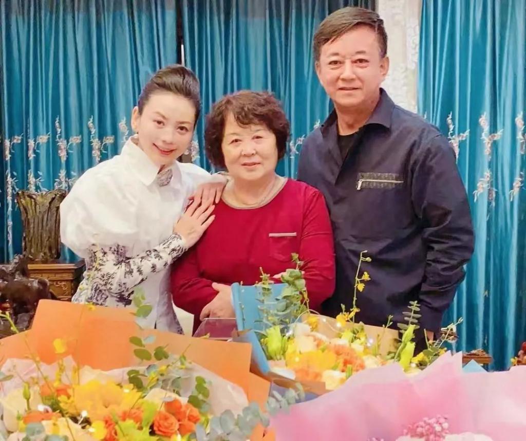 朱军撤诉原因曝光！全网吵翻天，为什么？