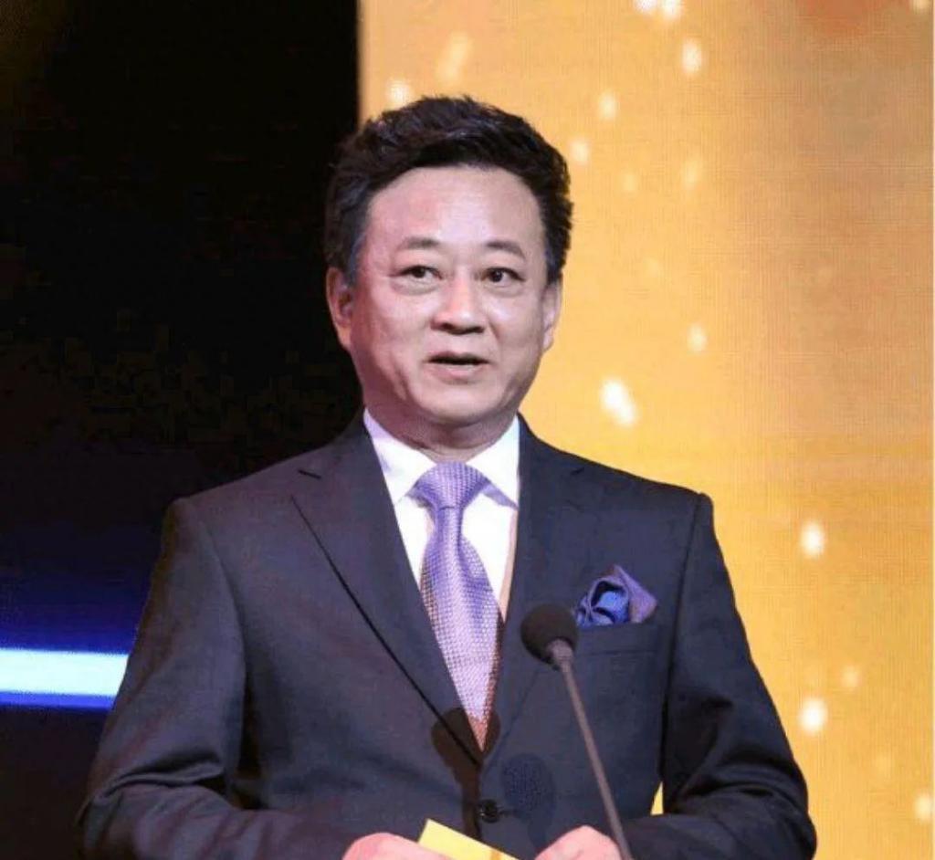 朱军撤诉原因曝光！全网吵翻天，为什么？