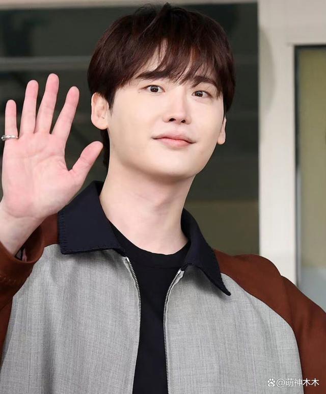 李钟硕与公司不再续约，和女友IU差距越来越大