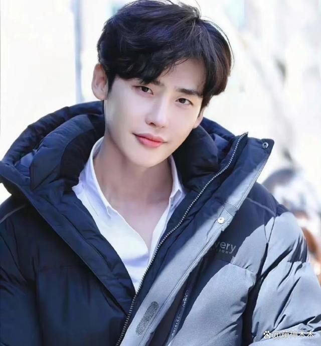 李钟硕与公司不再续约，和女友IU差距越来越大