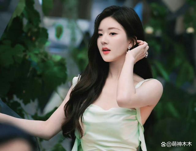 明星和网红撞衫瞬间！本以为高下立判，谁想到分不出谁胜谁负