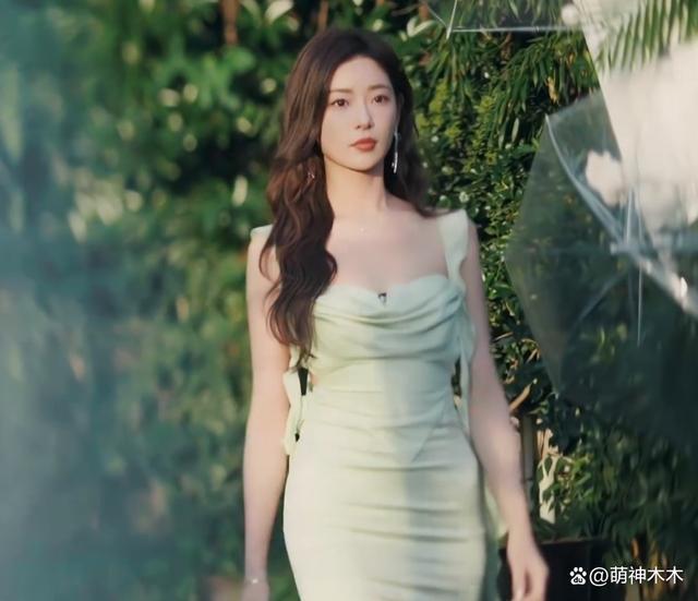 明星和网红撞衫瞬间！本以为高下立判，谁想到分不出谁胜谁负