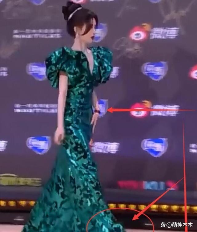 明星和网红撞衫瞬间！本以为高下立判，谁想到分不出谁胜谁负