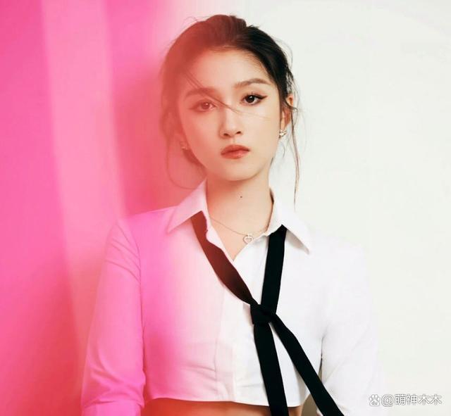 明星和网红撞衫瞬间！本以为高下立判，谁想到分不出谁胜谁负