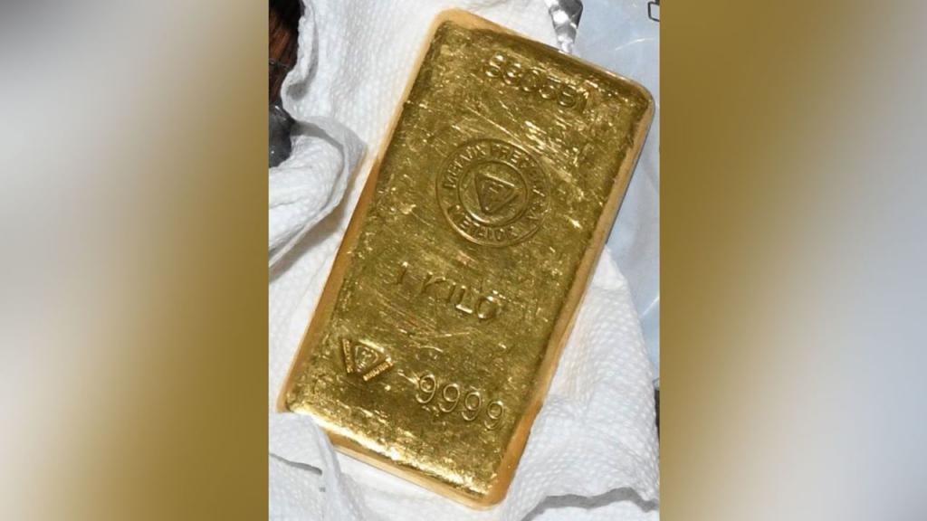 拜登亲信家中被搜出受贿金条，价值……