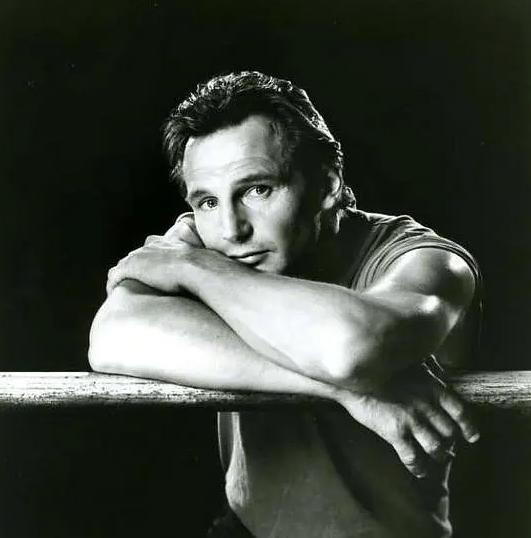 火了30年的顶级男星，这次真·凉了